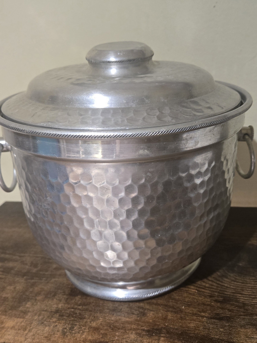 Hammered Metal Ice Bucket with Lid and Side Rings - Silver